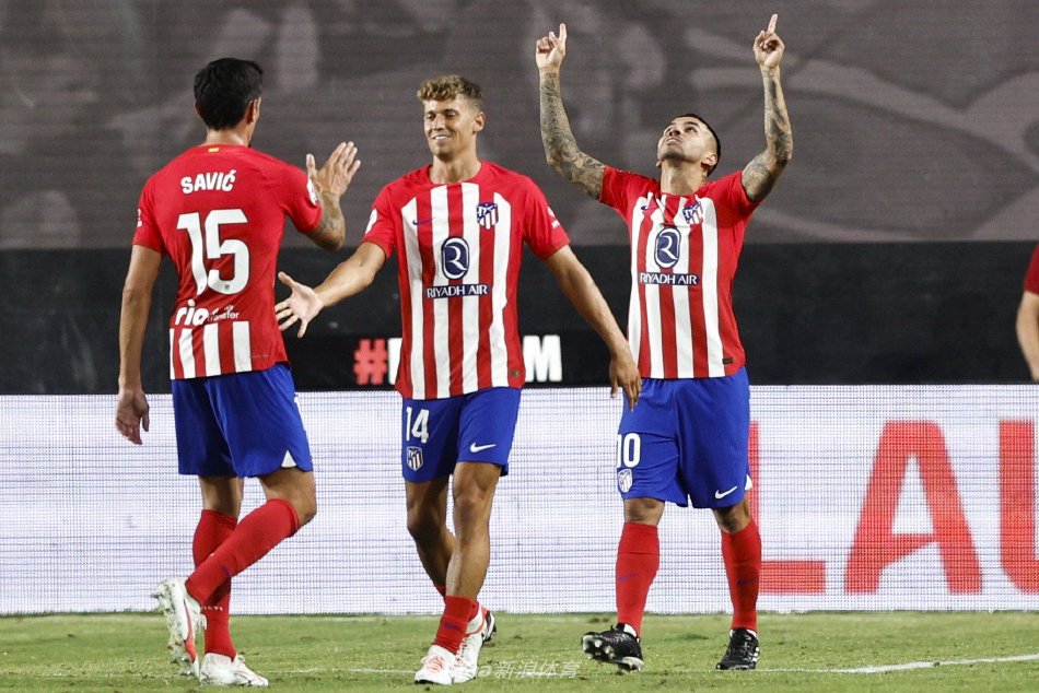 脱颖而出的 脱颖而出的